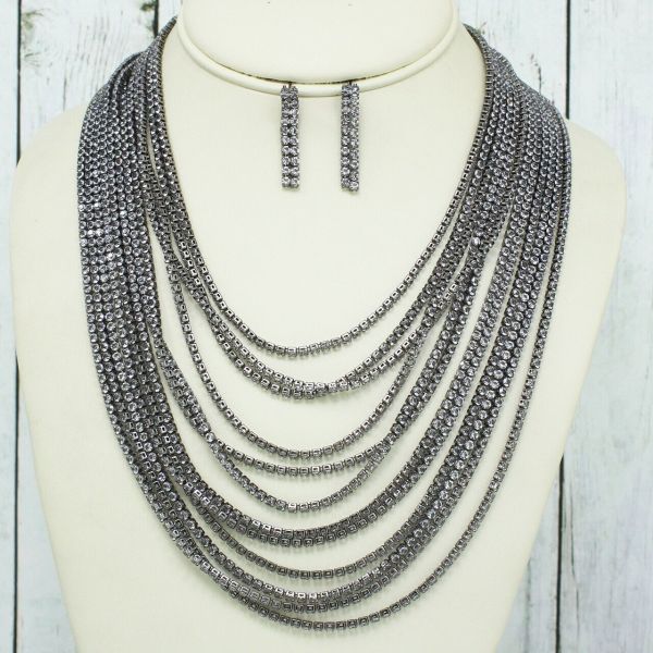 Set (necklace and earrings) V654779907395