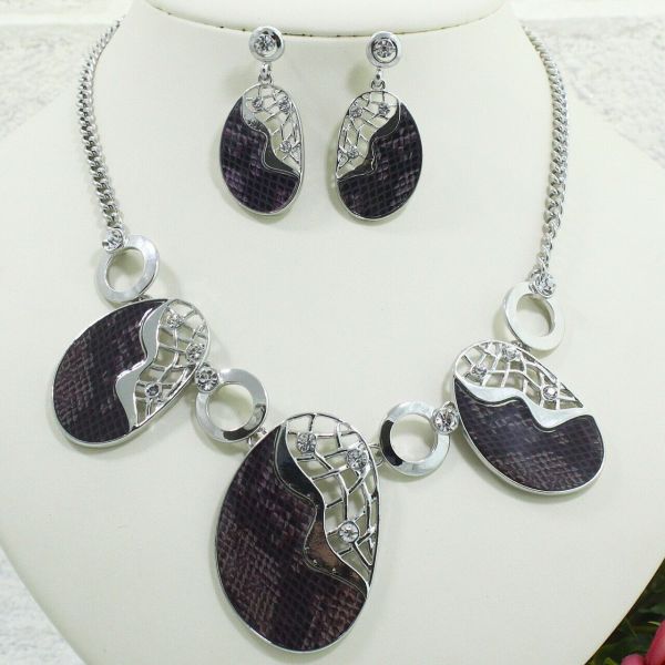 Set (necklace and earrings) S859500320