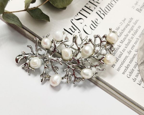 Brooch Branch with pearls