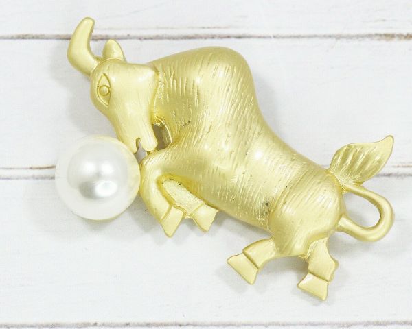 Symbol of the New Year Brooch F631973907140